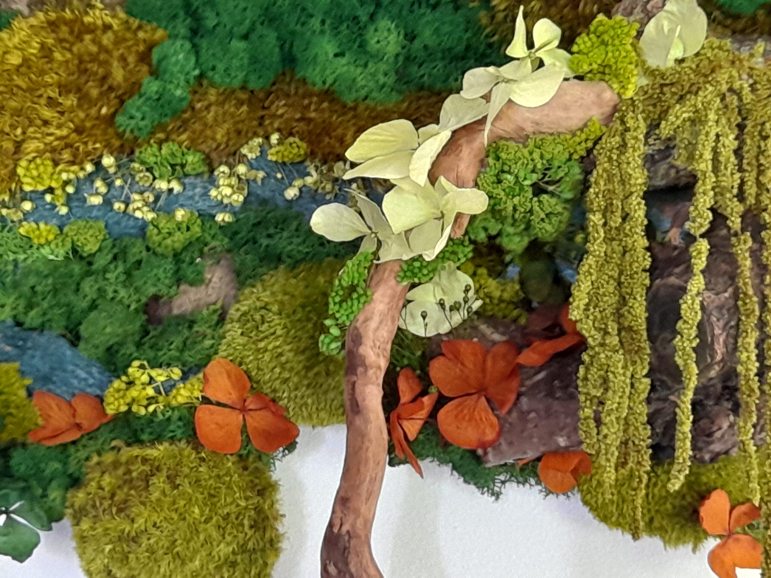 Fluturi în pădure/Tablou cu licheni și mușchi stabilizați, pe scoarță de copac, 62x36 cm - imagine 2