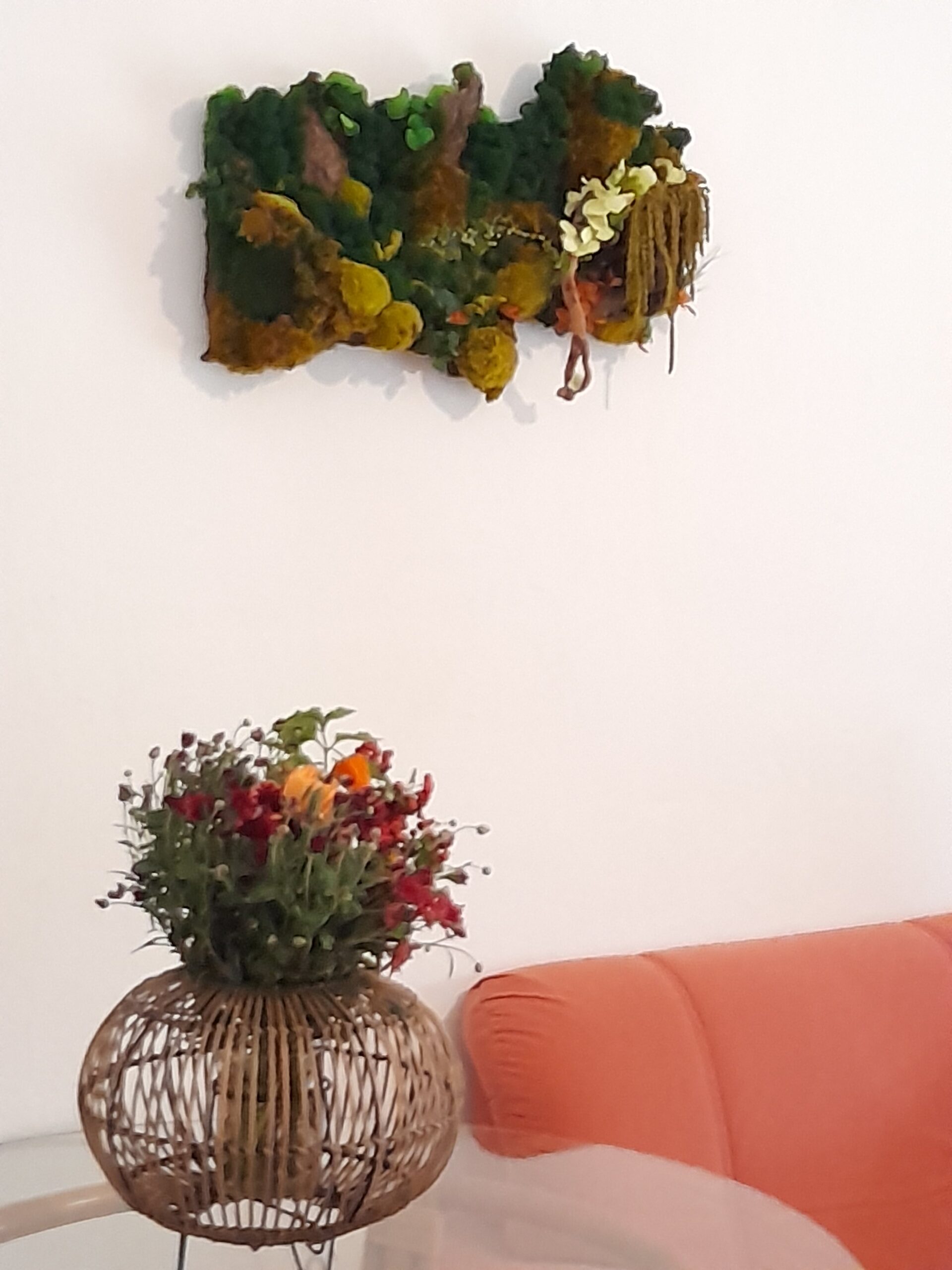 Fluturi în pădure/Tablou cu licheni și mușchi stabilizați, pe scoarță de copac, 62x36 cm - imagine 4