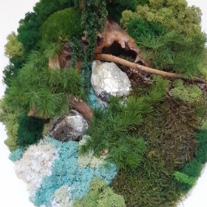 Început de iarnă/Tablou oval cu mușchi, licheni, plante stabilizate și cristale de mică, 30X40 cm