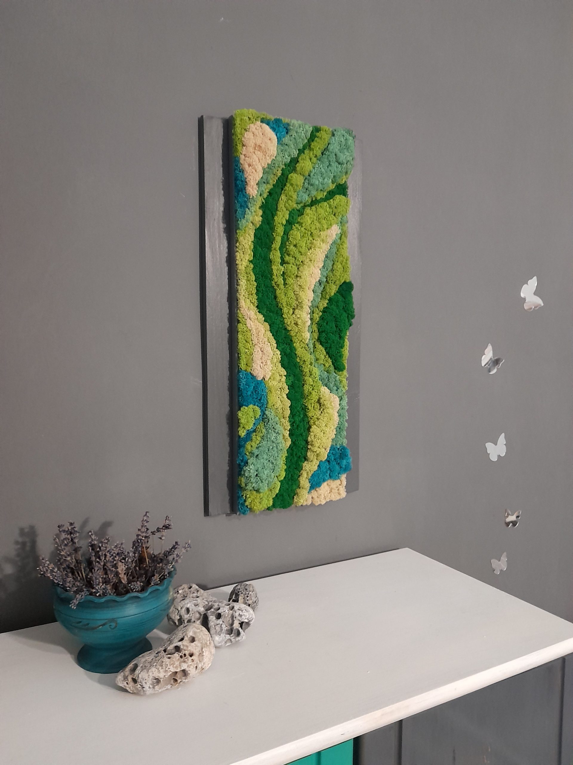Tablou abstract, 3D, cu licheni naturali stabilizați, în tonuri degrade: azur intens, verde alpin, verde smarald, pana la alb natural