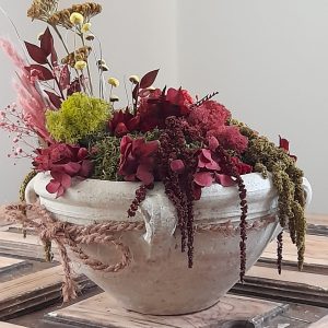 Vas ceramic handmade, cu mușchi plat și flori naturale stabilizate, (d=)30x(h=)30cm