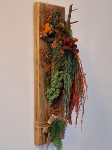 Tablou/decorațiune pe lemn masiv, cu licheni, hortensie și pampas-54x15cm