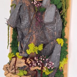 Primăvară cu bonsai înflorit- tablou cu piatră arhitecturala, licheni și plante stabilizate, 50x30 cm